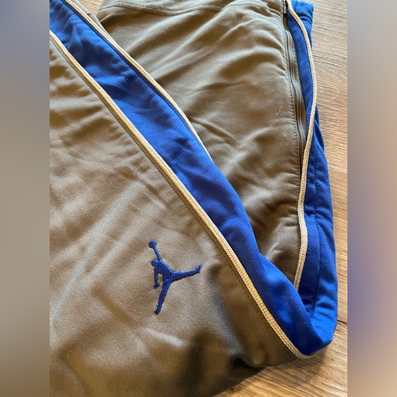 Jordan Other - Jordan Men's Athletic Jogger Pants w/ Ankle Zipper Gray w/ Blue Stripe Medium